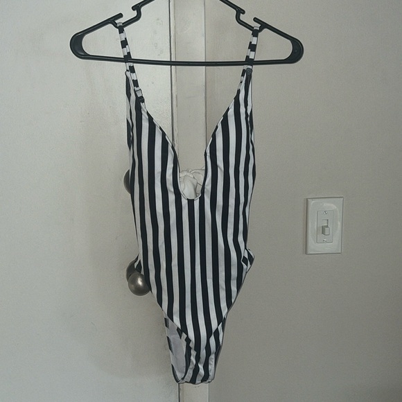 Classy Swim suit - Picture 1 of 3